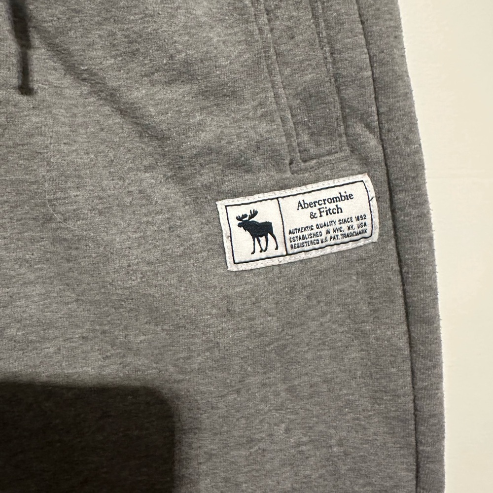 abercrombie kids Charcoal Gray Fleece Joggers - Picture 2 of 3